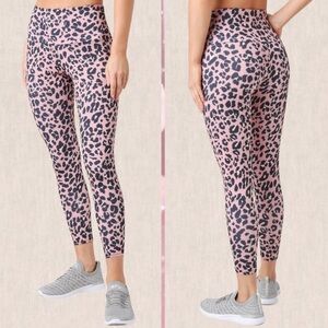 Onzie X Revolve Pink Leopard Print High Rise 7/8 Leggings Size med/large NWOT